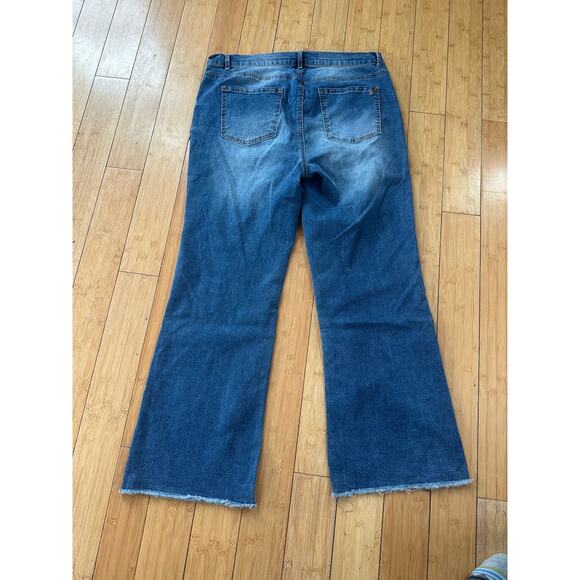 NWT Wallflower Super High Rise Flare Jeans Sz. 18 - Picture 4 of 7